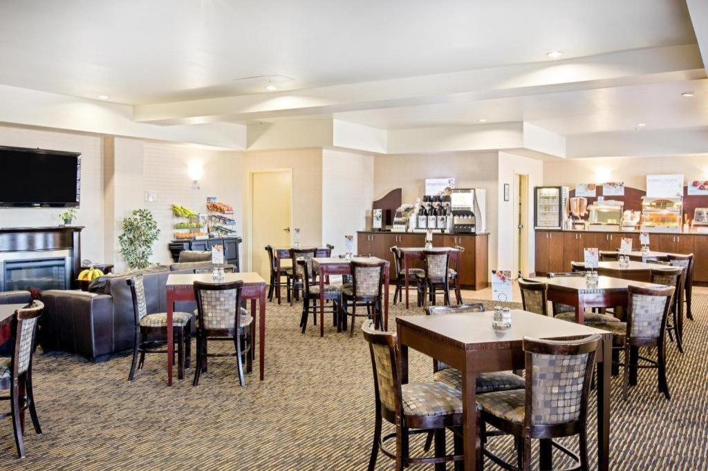 Ramada By Wyndham Prince Albert Extérieur photo