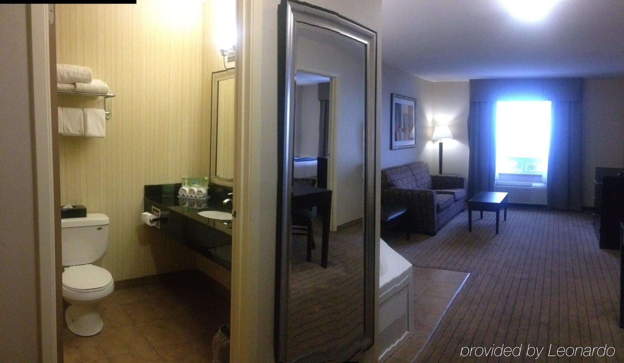 Ramada By Wyndham Prince Albert Extérieur photo