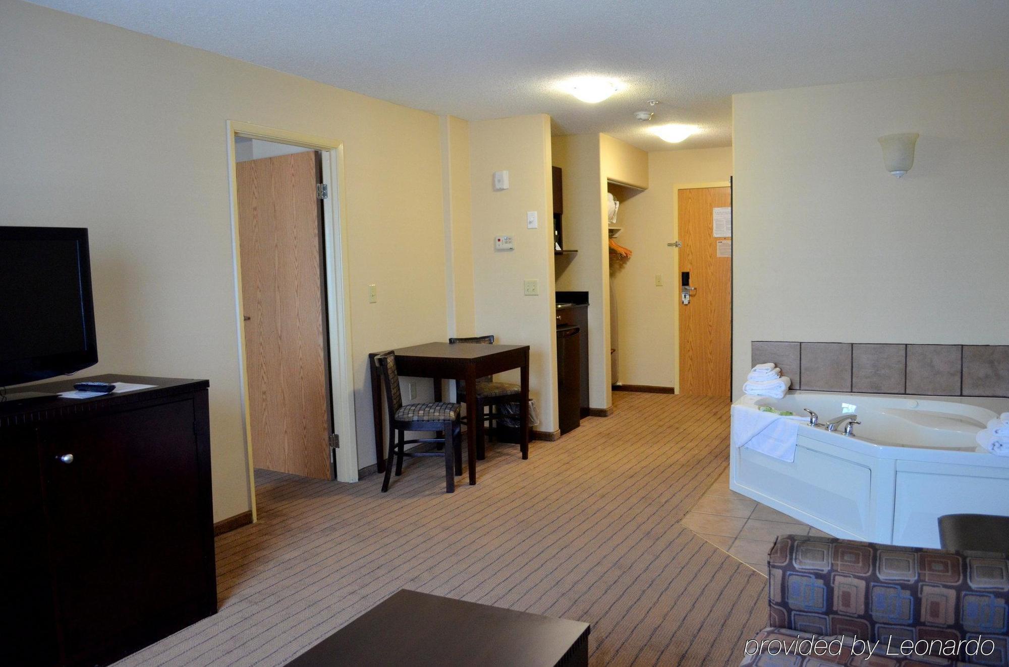 Ramada By Wyndham Prince Albert Extérieur photo