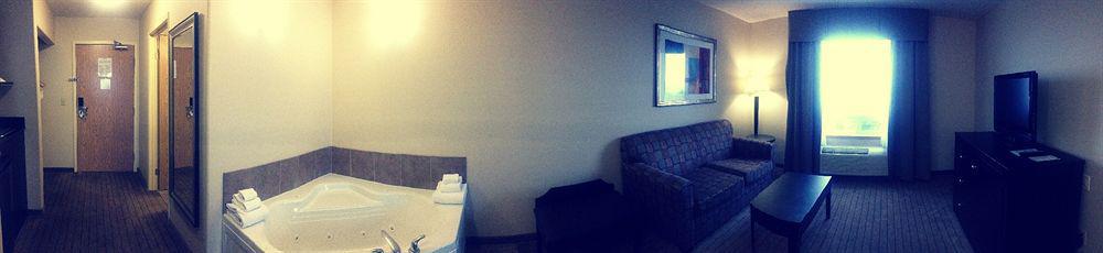 Ramada By Wyndham Prince Albert Extérieur photo